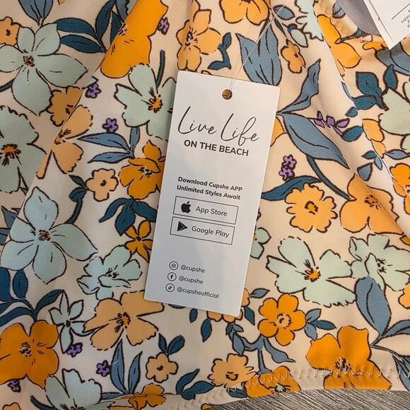 Cupshe one piece ruffle v neck floral swimsuit - Picture 7 of 7